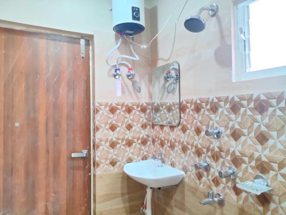 Hotel Vaishnavi Near Baba Dham Temple Деогар Екстер'єр фото