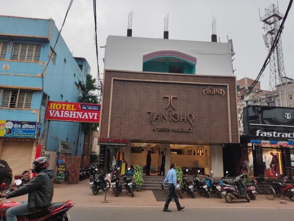 Hotel Vaishnavi Near Baba Dham Temple Деогар Екстер'єр фото