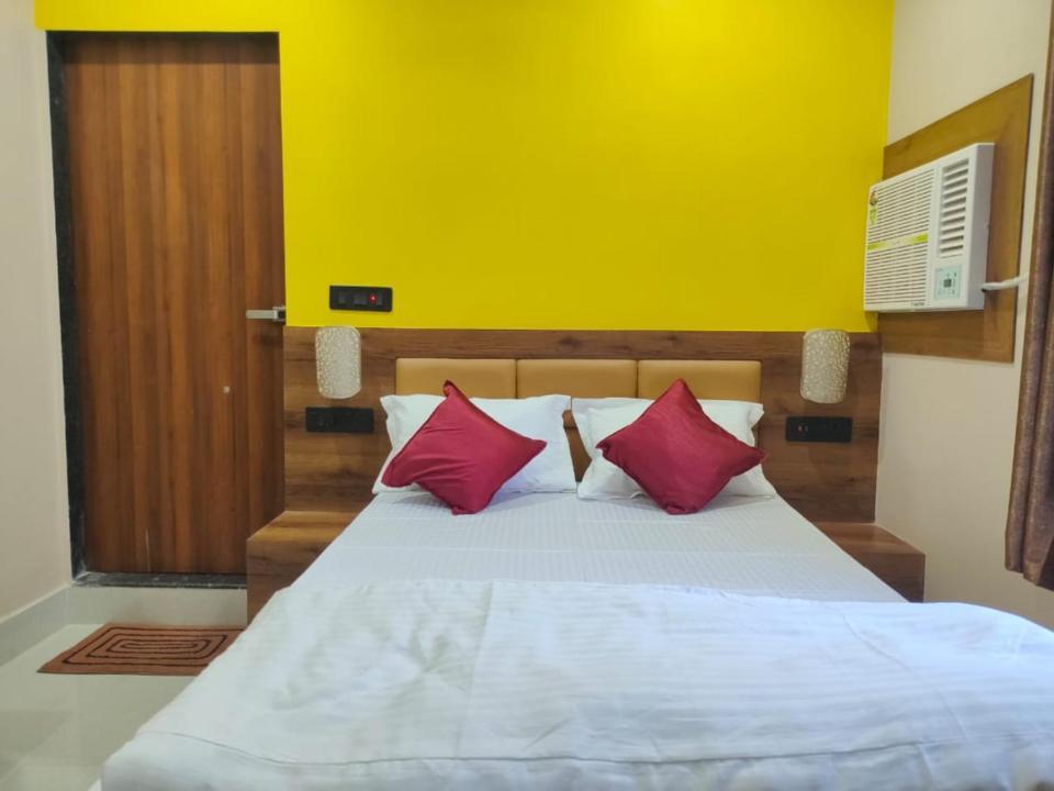 Hotel Vaishnavi Near Baba Dham Temple Деогар Екстер'єр фото