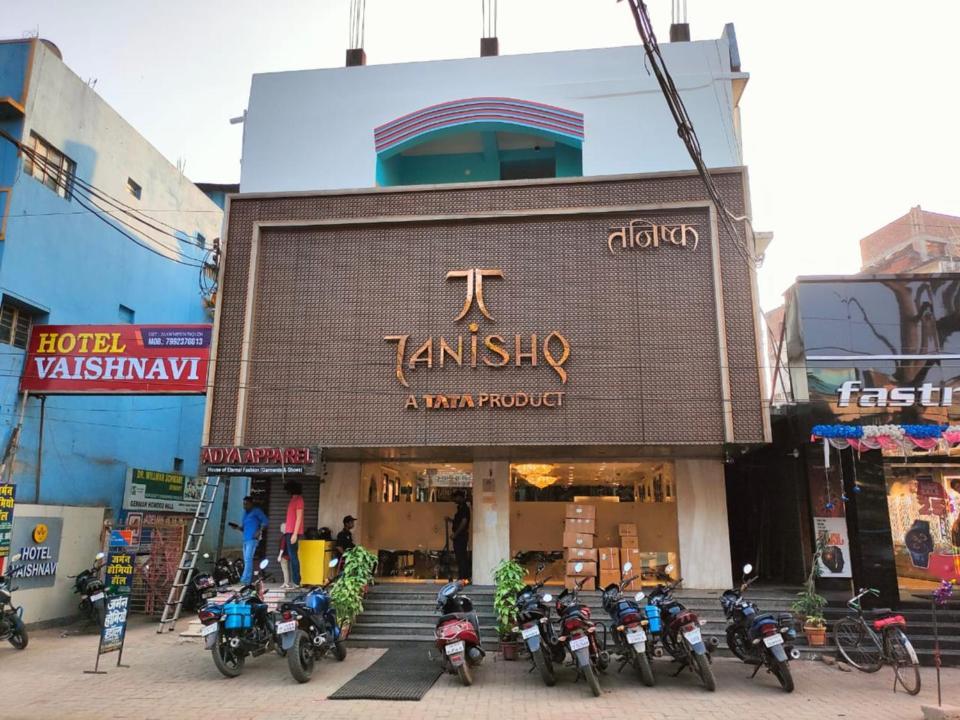 Hotel Vaishnavi Near Baba Dham Temple Деогар Екстер'єр фото
