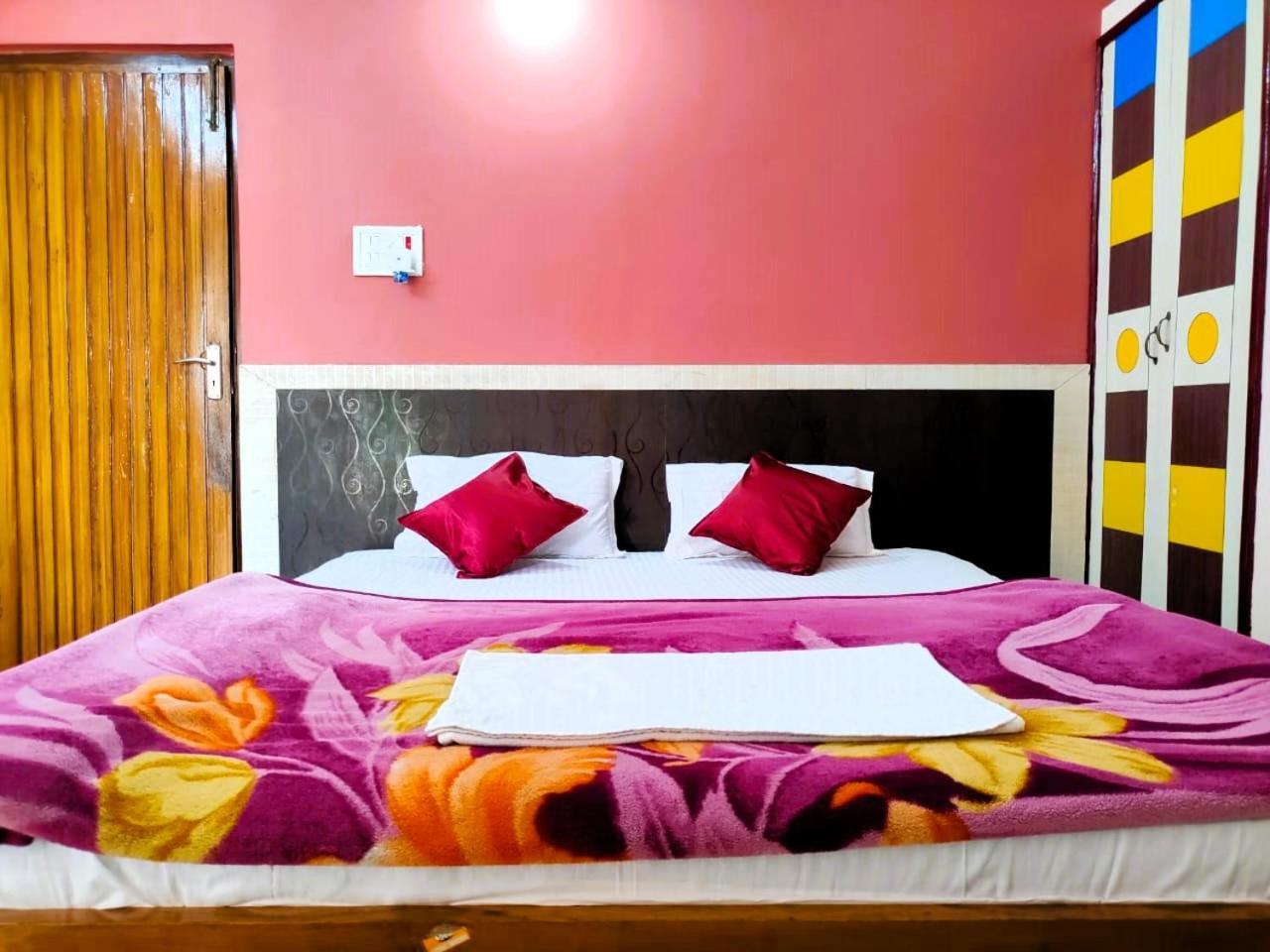 Hotel Vaishnavi Near Baba Dham Temple Деогар Екстер'єр фото