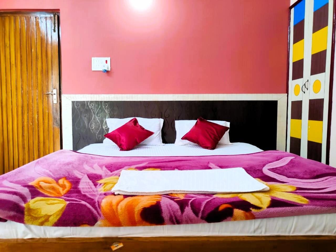 Hotel Vaishnavi Near Baba Dham Temple Деогар Екстер'єр фото