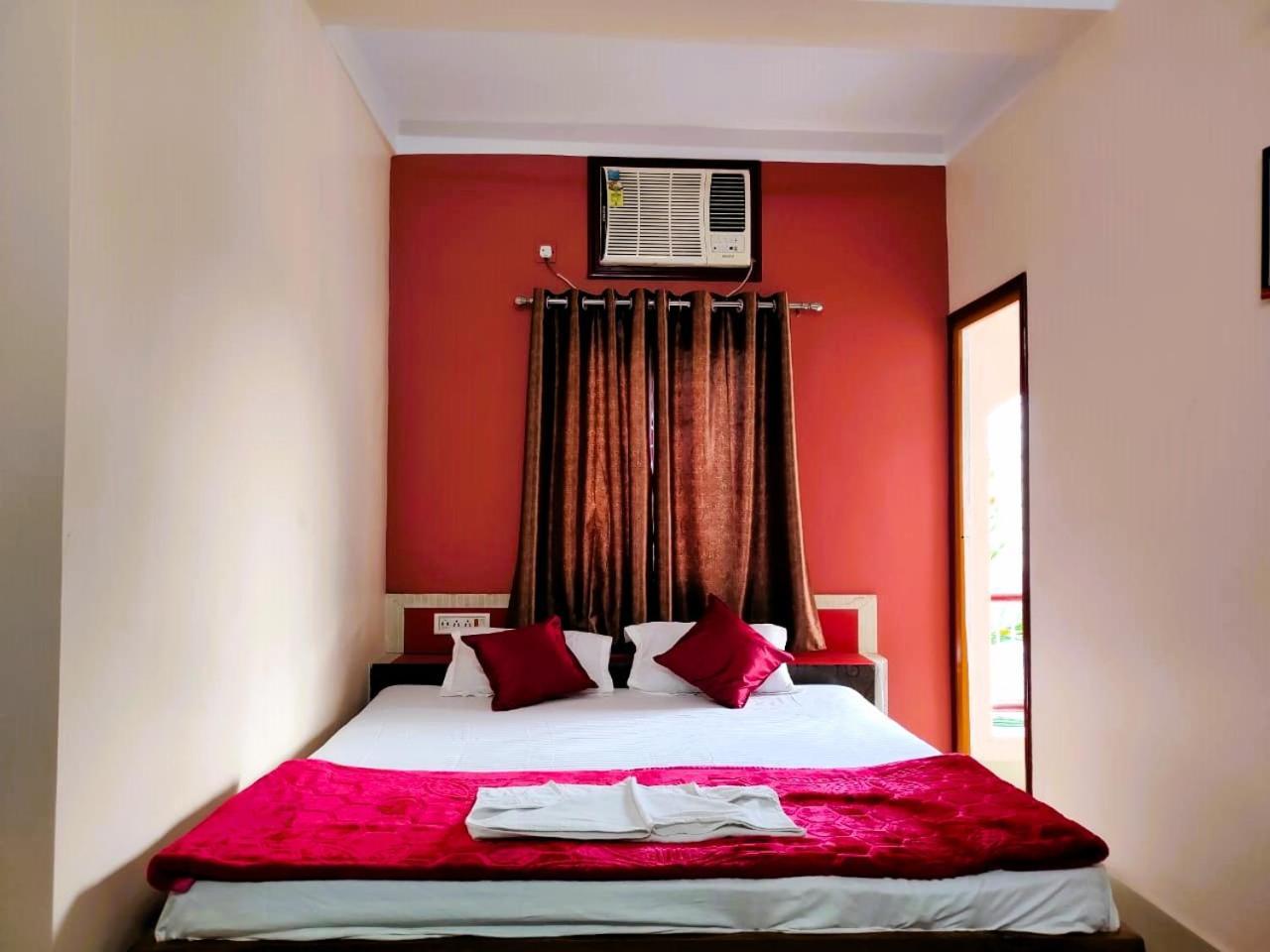 Hotel Vaishnavi Near Baba Dham Temple Деогар Екстер'єр фото